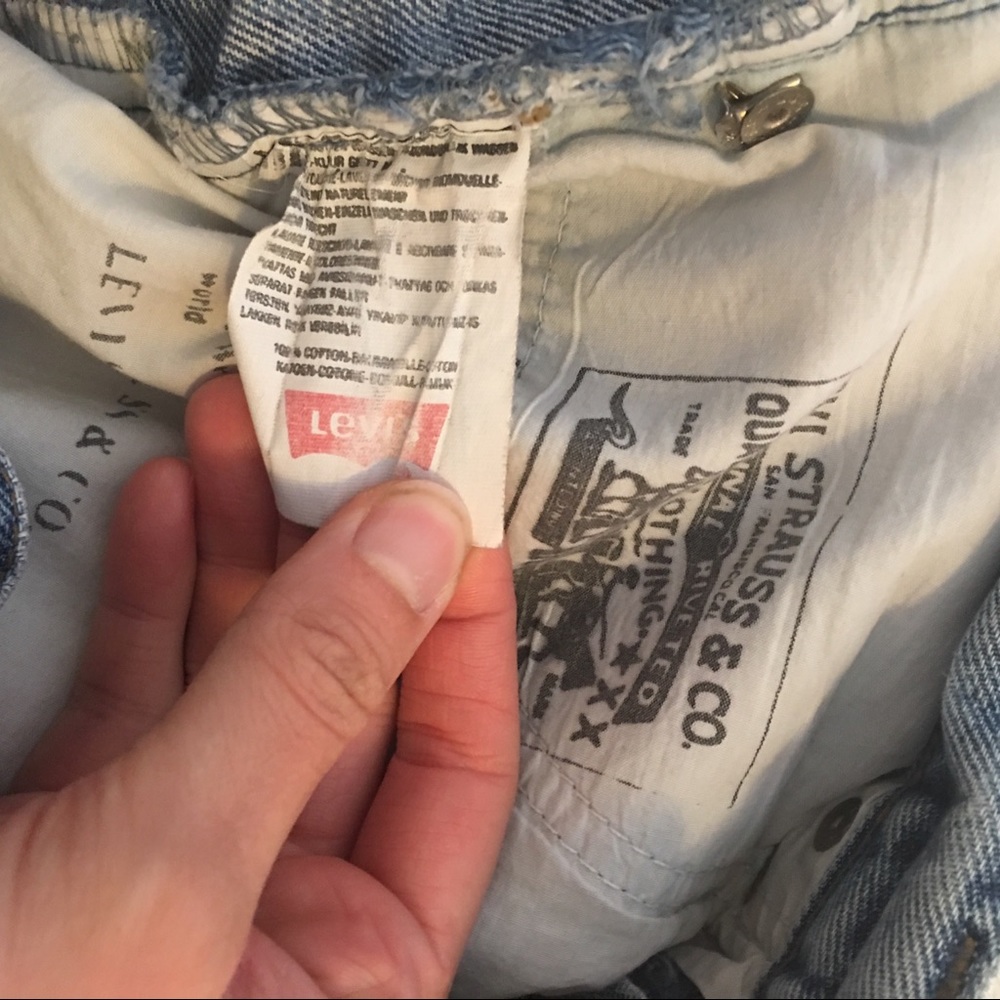 Levi Cutoff High Rise Shorts - Picture 3 of 8